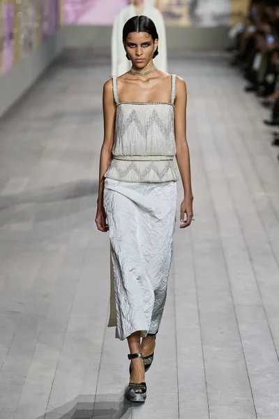Look 12